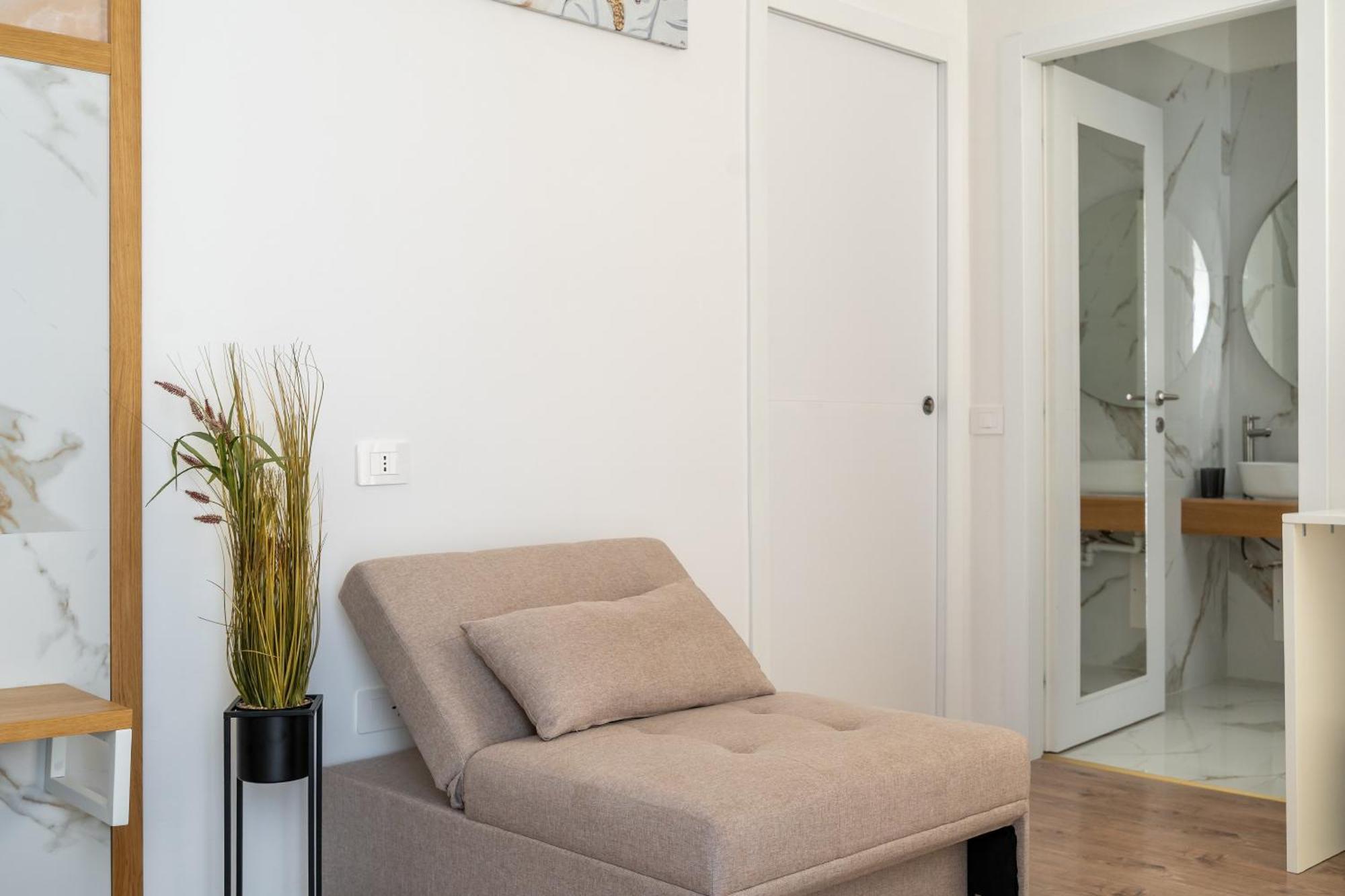 New Elegance Suites Guesthouse Oristano Exterior photo